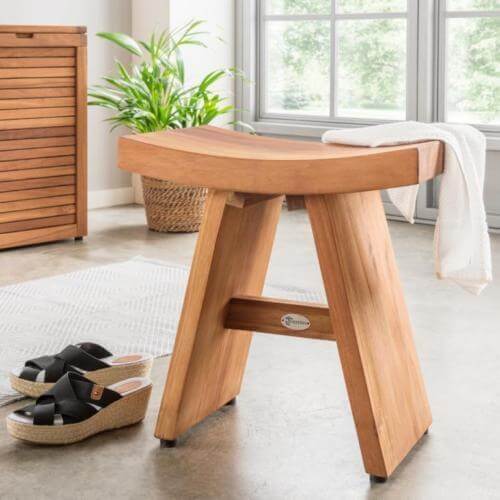 Massiver Badhocker aus Teakholz im japanischen Stil: Natürliche Eleganz für Ihr Badezimmer – dieser Badhocker ist ein stilvolles und praktisches Accessoire.