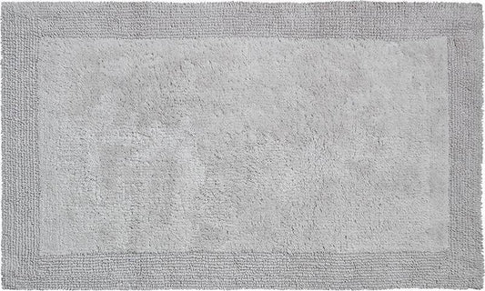 Kuschelige Füße: Der flauschige Bio-Badezimmerteppich "Luxor Grund" in der Farbe "Kiesel Grau" ist ein Wohlfühlerlebnis für Ihre Füße.
