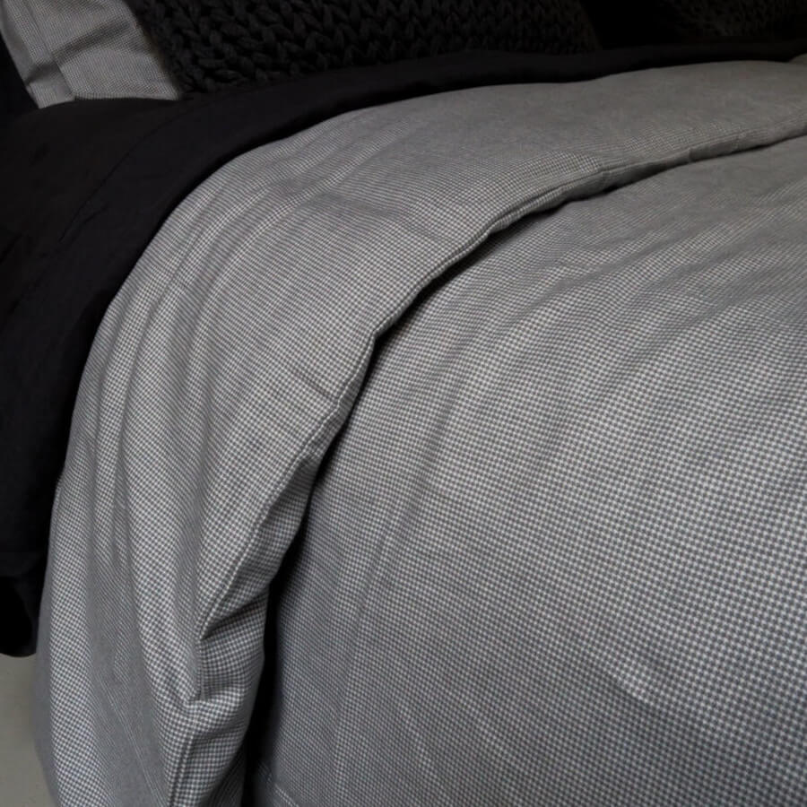 Grau-weiße Bettwäsche aus Baumwollflanell, Solden: Moderne Flanell-Bettbezüge.