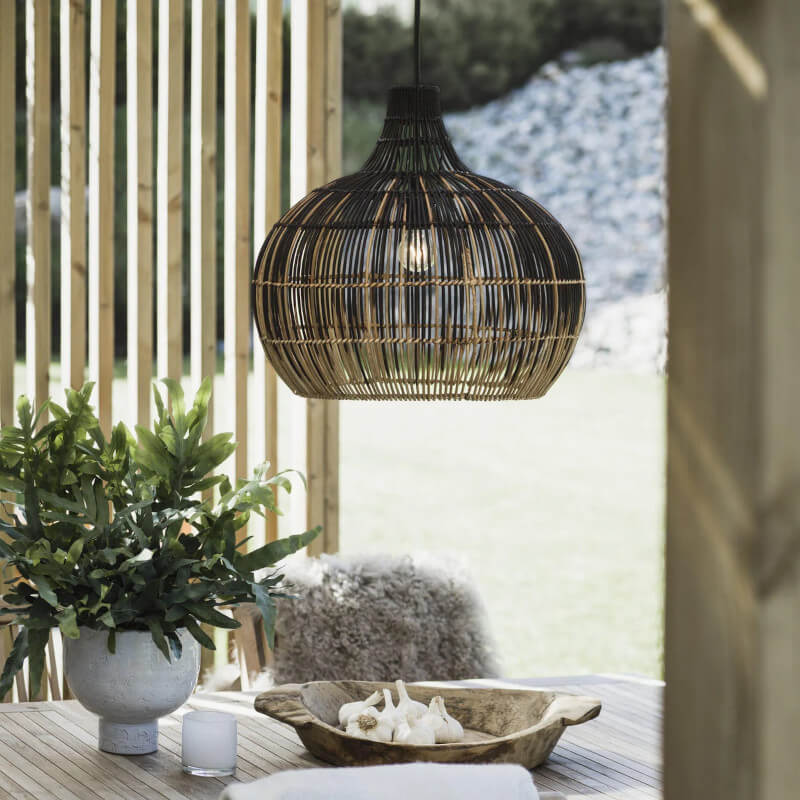 Rattan-Deckenlampe "Martha" von PR Home: Die moderne Pendelleuchte (38cm) für den Esstisch ist eine stilvolle Leuchte.
