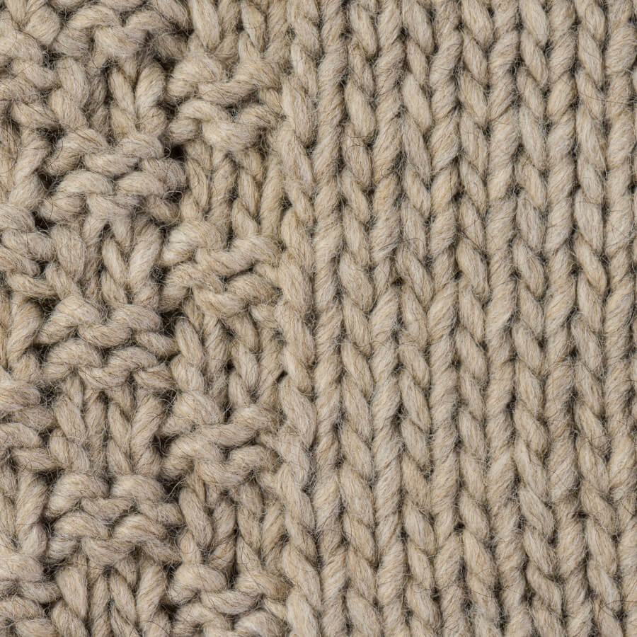Strickplaid aus Wollmix in Beige: Die hochwertige Strickdecke "Aberdeen" ist ein kuscheliger Überwurf.