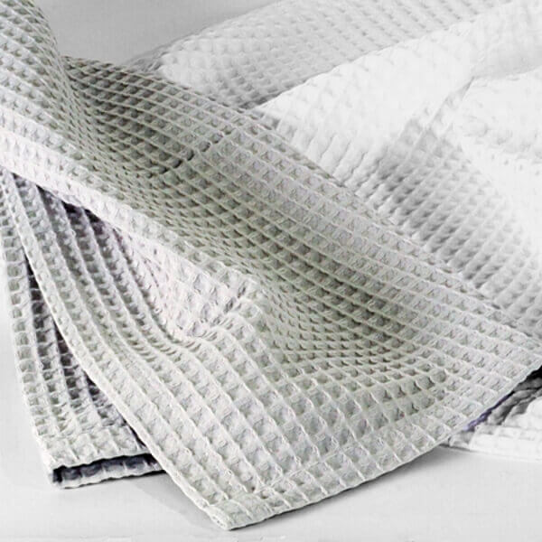 Evelyn Kahle Prima Tagesdecke/Bettüberwurf, Waffelmuster, Baumwolle Piqué, Off-White: Weiche und stilvolle Tagesdecke für Ihr Schlafzimmer.