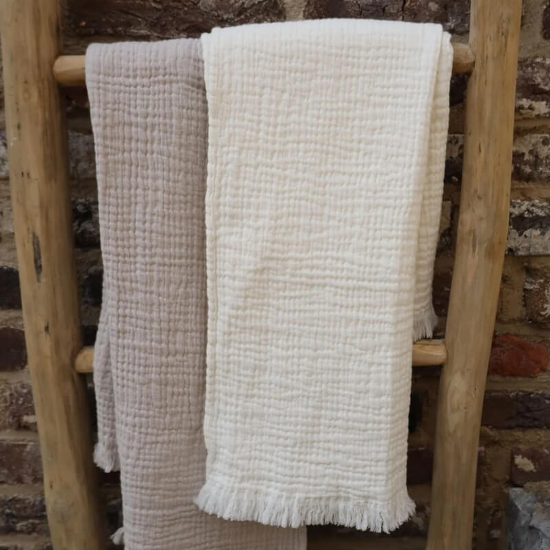 Saugstarke Handtücher mit Fransen in Offwhite, Knitter-Optik, Grimaud, aus hochwertiger Baumwolle