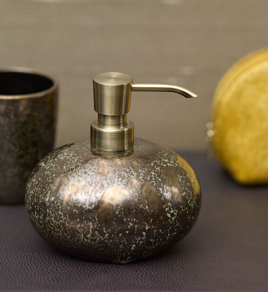 Aquanova Ugo großer Seifenspender in Vintage-Bronze: Seifenspender mit antikem Charme für ein besonderes Flair.