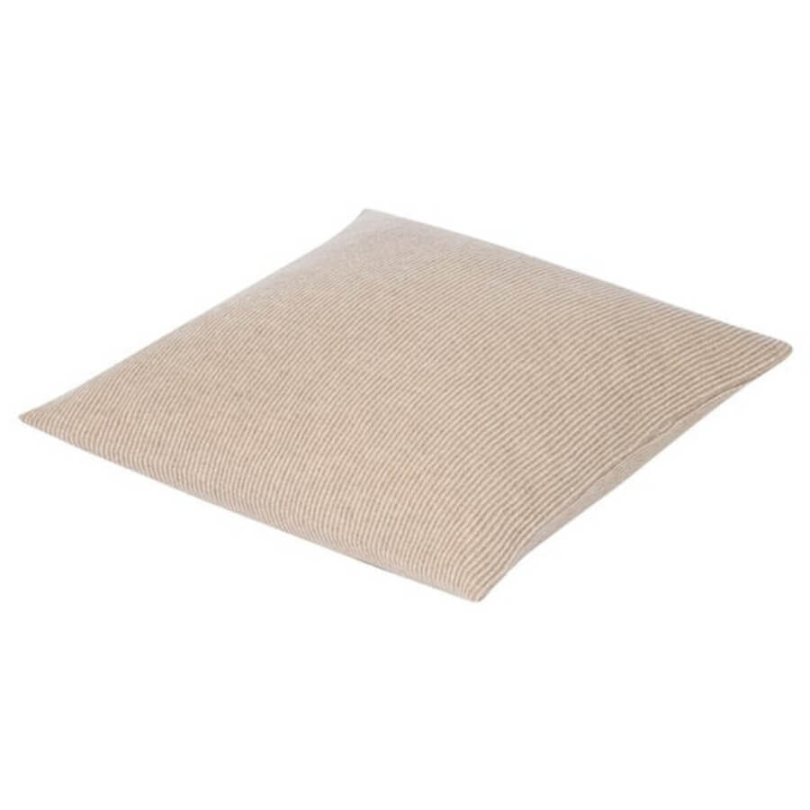 Wollkissen in Beige: Der Woll-Kissenbezug "Edinburgh" (50x50cm) in Beige ist ein natürliches und stilvolles Wohnaccessoire.