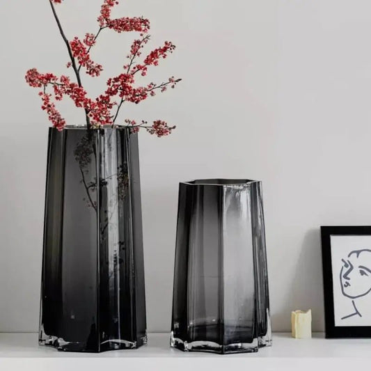 Schwarze Vasen – modern, elegant & vielseitig