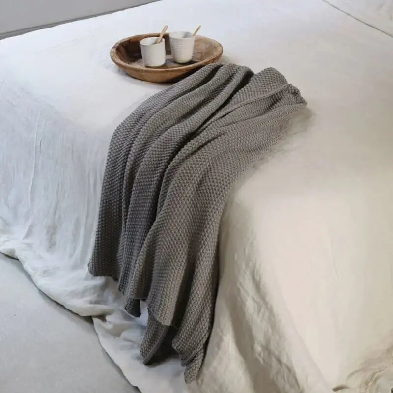 6 Tipps für Tagesdecken – Richtig waschen, auflegen und pflegen von großen Tagesdecken für langlebige Frische und ein stilvolles Schlafzimmer