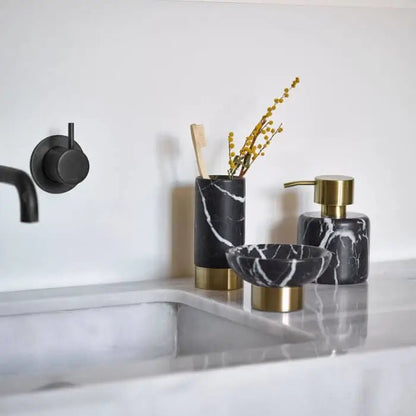 Premium Badezimmer-Accessoires der Serie Nero von Aquanova