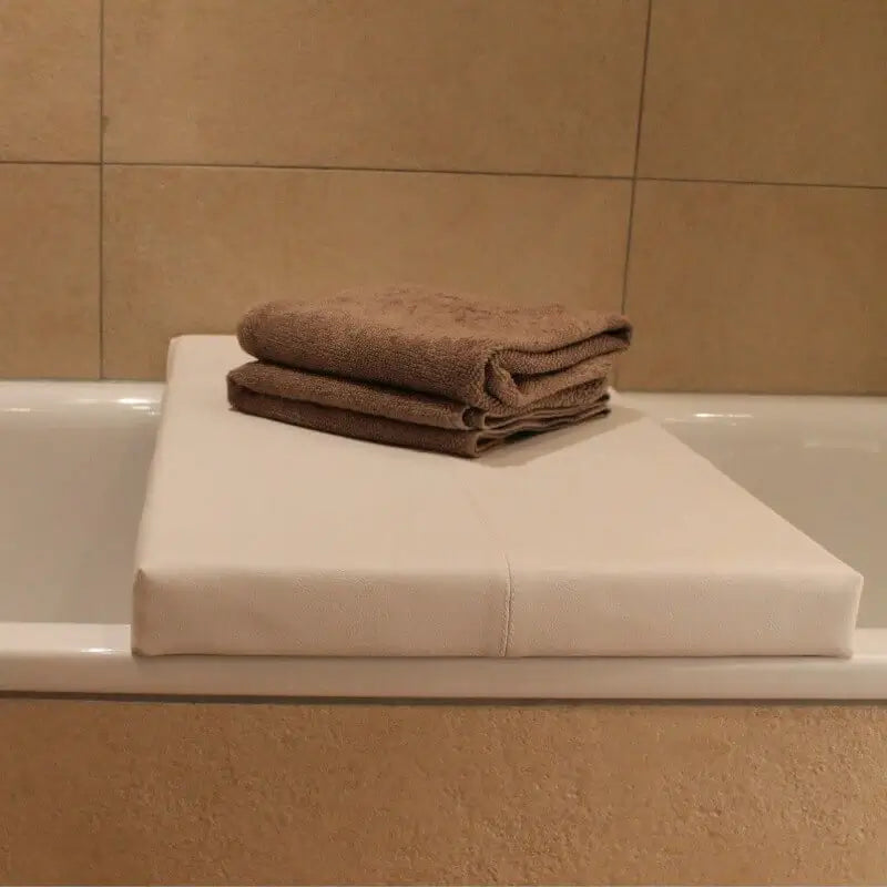 Platzsparende Badewannenauflage und Badewannenabdeckung für kleine Badezimmer
