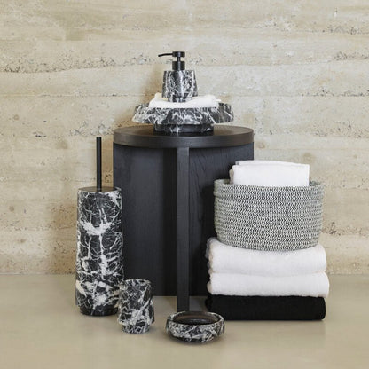Elegantes Badaccessoires-Set 'Orion' von Aquanova aus schwarzem Marmor, ideal für ein modernes und luxuriöses Badezimmer