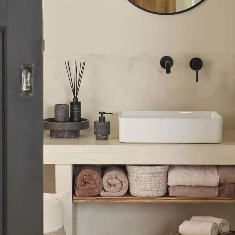 Badaccessoires entdecken – Seifenspender, Handtuchhalter und weitere stilvolle Badezimmer-Accessoires für ein modernes und harmonisches Badambiente