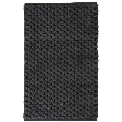 Ausgefallener Badezimmerteppich in Dunkelgrau: Der weiche Badezimmerteppich „Nomad“ in Dunkelgrau (Slate) ist ein modernes Badaccessoire.