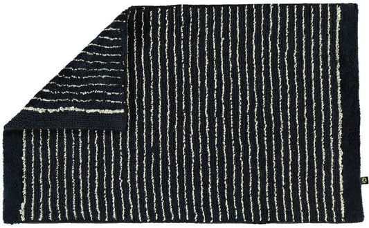 Badezimmerteppich "Lin" in Schwarz: Grafische Eleganz für Ihr Badezimmer – dieser gestreifte Badezimmerteppich in Schwarz setzt stilvolle Akzente.