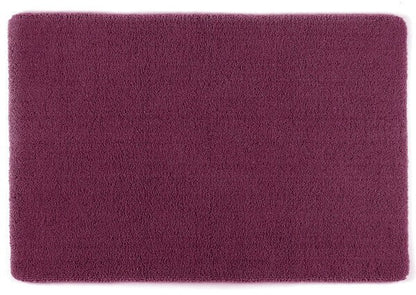 Badteppich/Badezimmerteppich Square in Berry von Rhomtuft, kräftige Farben für einen farblichen Akzent.