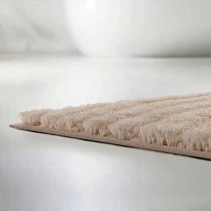 Badteppich Caffi in Beige – Detailansicht weicher Hochflor-Badematte