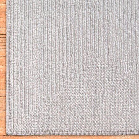 Weißer Strick-Badvorleger: Weiche, gestrickte Badezimmermatte für mehr Komfort.