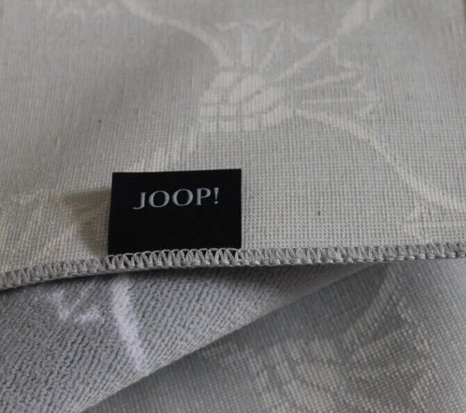 Rückseite des Badvorlegers Repetition von Joop: Qualität bis ins Detail – die Rückseite dieses Badvorlegers von Joop zeugt von hochwertiger Verarbeitung.