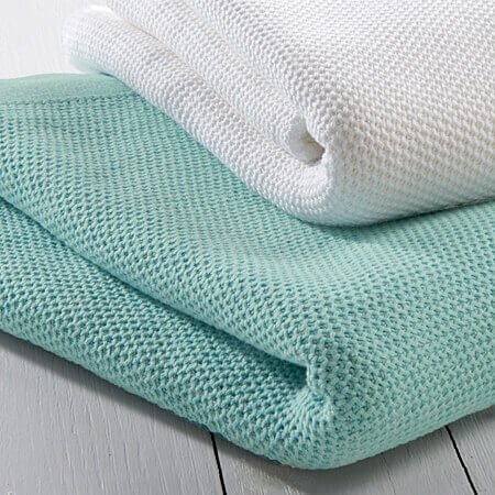 Evelyn Kahle Cada Baumwolldecke/Wohndecke, Weiß, mit Kissenbezug: Kombinierte Decke und Kissen für Ihr Zuhause.
