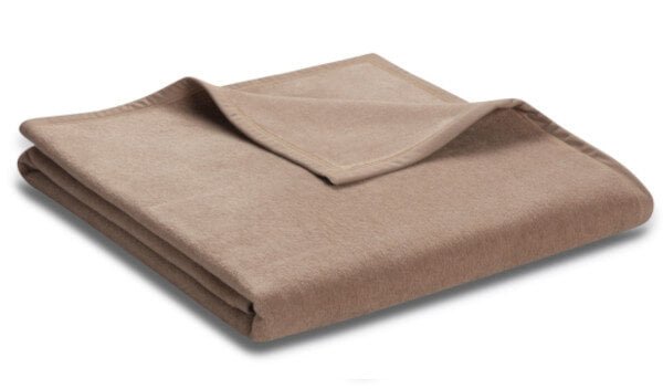 Baumwolldecke in Palisade: Die wärmende und pflegeleichte Baumwolldecke "Pure Cotton" in Palisade ist ein gemütliches Wohnaccessoire.