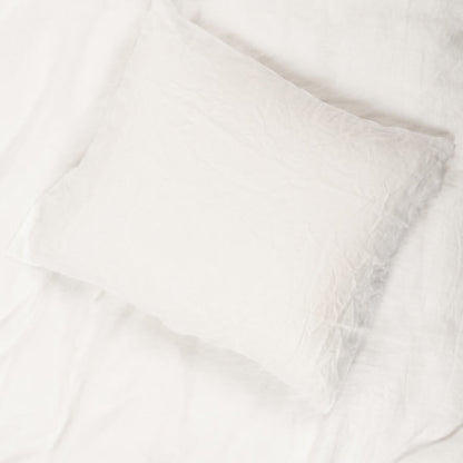 Zweiseitige Haptik: Die Bettwäsche/Kissenbezüge Belle in Weiß von Passion for Linen bestechen durch ihre zweiseitige Haptik aus Leinen und Baumwollsatin.