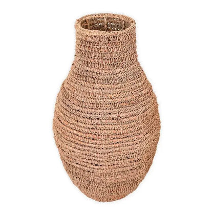 Freigestellte Aufnahme der großen geflochtenen Bodenvase Sakra in bauchiger Form.