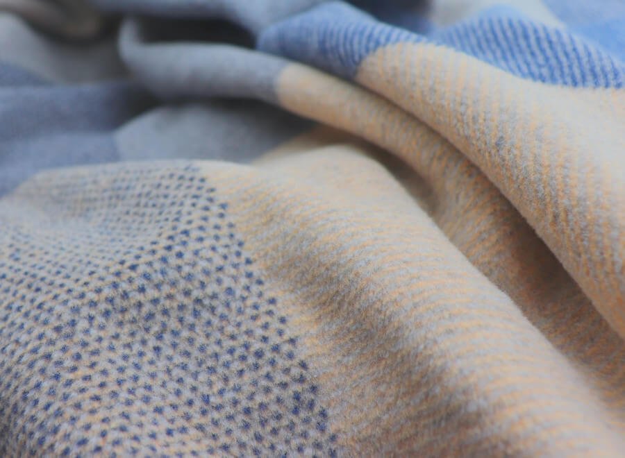 Biederlack Colourmix Color Woven Sofadecke, Blau: Kuschelige Decke für Ihr Zuhause.
