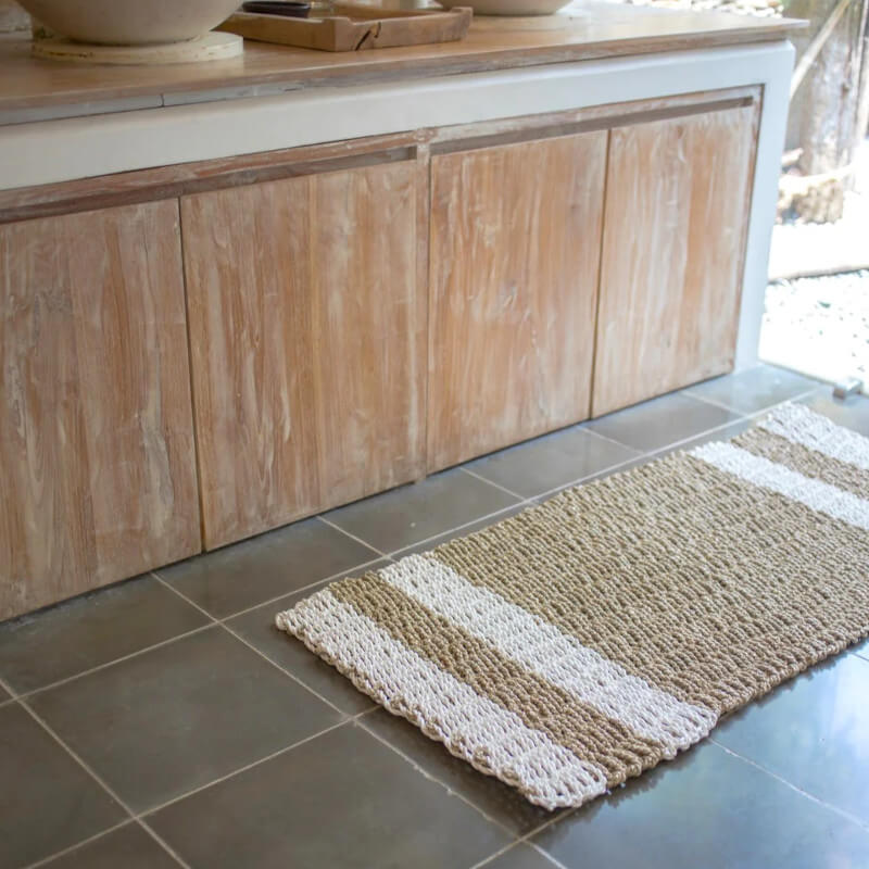 Geflochtener Vorleger "Sewu" aus Seegras: Der Teppich (120x60cm) ist ein Naturfaserteppich für Flur oder Bad.