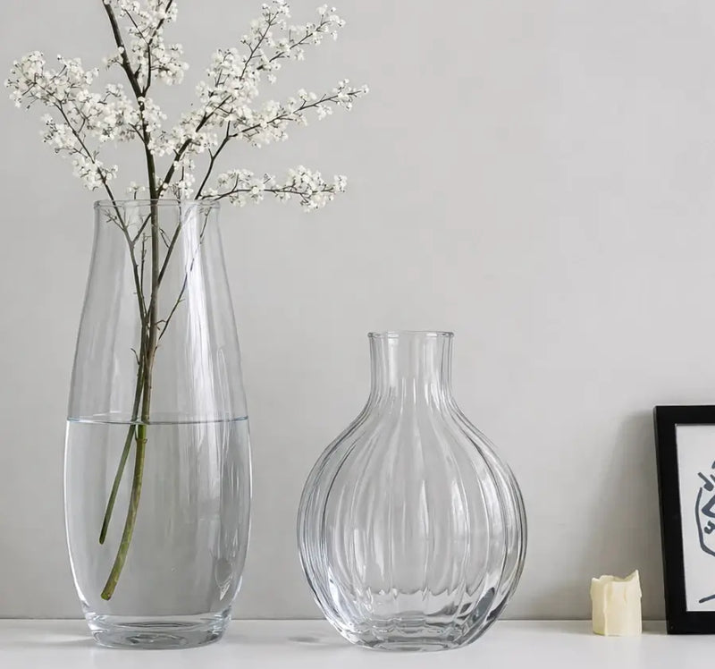 Große moderne Glasvasen "Lenox": Die Blumenvasen von "Elemt Accessoires" sind ausgefallene Dekorationsobjekte.