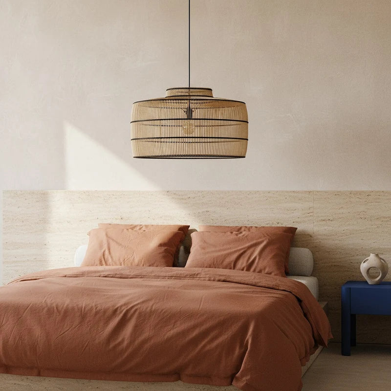 Große Rattan-Pendelleuchte Stella, 61 cm, als natürliche Deckenlampe im Schlafzimmer
