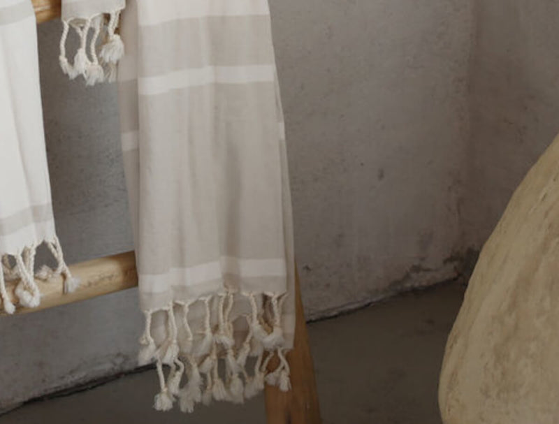 Großes Hammamtuch in Sand-Offwhite: Das Hammamtuch "Toulouse" von House in Style in Sand-Offwhite ist vielseitig einsetzbar.