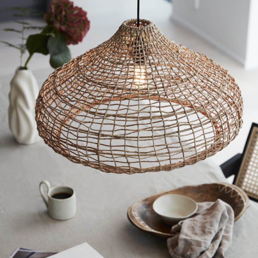 Große, organisch geformte Boho-Pendelleuchte: Die Hängelampe "Mira" von PR Home ist ein stilvoller Blickfang.