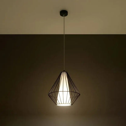 Beleuchtete schwarze DEMI Drahtkorb-Hängelampe mit warmem Licht für Wohn- und Esszimmer.