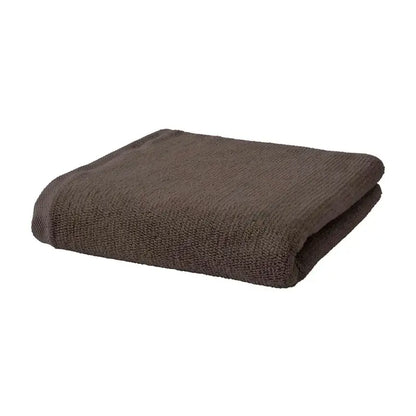 Athena Handtuch von Aquanova in Pecan Braun aus GOTS-zertifizierter Bio-Baumwolle – weiches und hochwertiges Baumwollhandtuch fürs Badezimmer