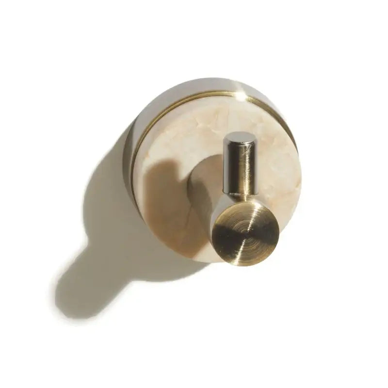 Handtuchhaken Blake von Aquanova in Beige und Bronze – moderner Wandhaken für Handtücher und Bademäntel im Badezimmer