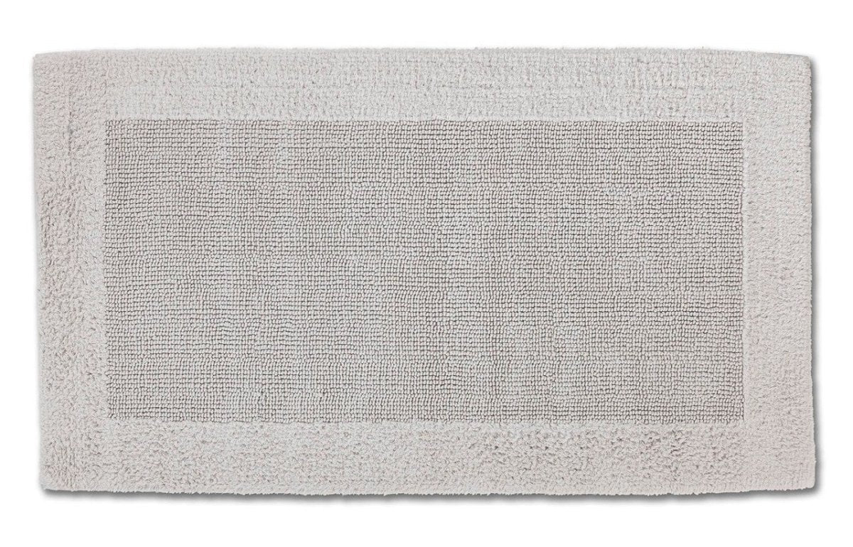 Hochwertiger Baumwoll-Badteppich Select in Perlgrau von Rhomyhome – weicher Badezimmerteppich in elegantem Grauton für ein modernes Badezimmer.