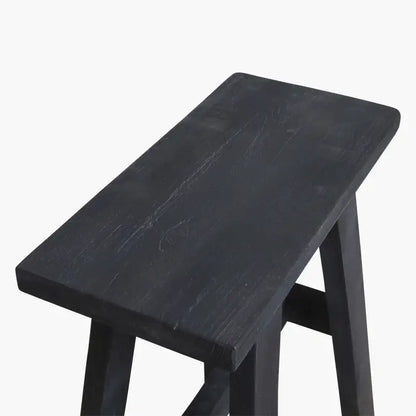 Rustikaler Beistellhocker Fabric aus schwarzem Holz – dekorativer Holzhocker als kleine Ablage für moderne Wohnräume