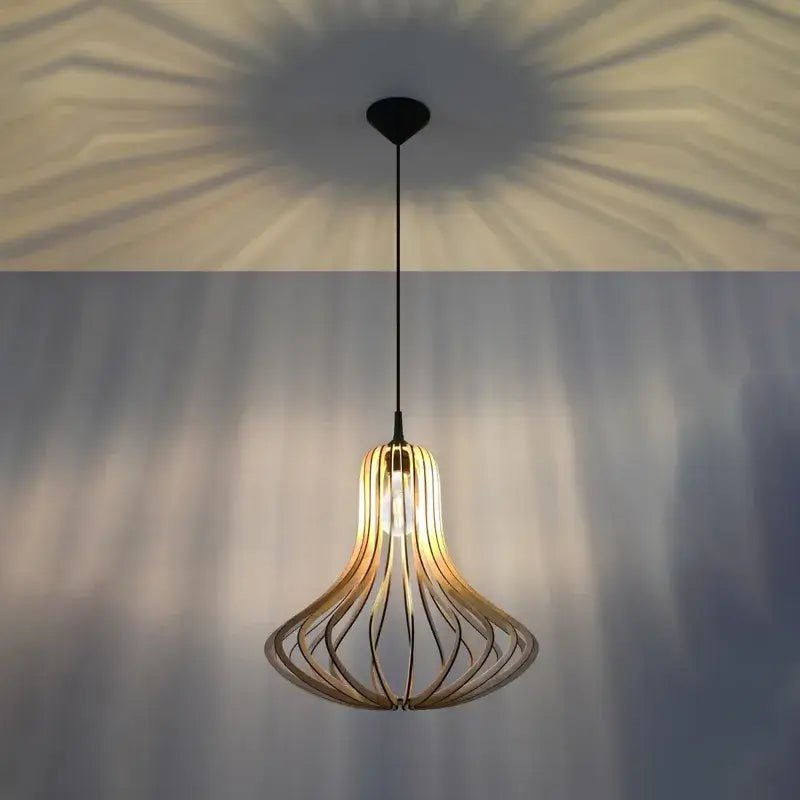Holzlamellen Pendelleuchte ELZA mit warmem Licht und dekorativem Schattenwurf
