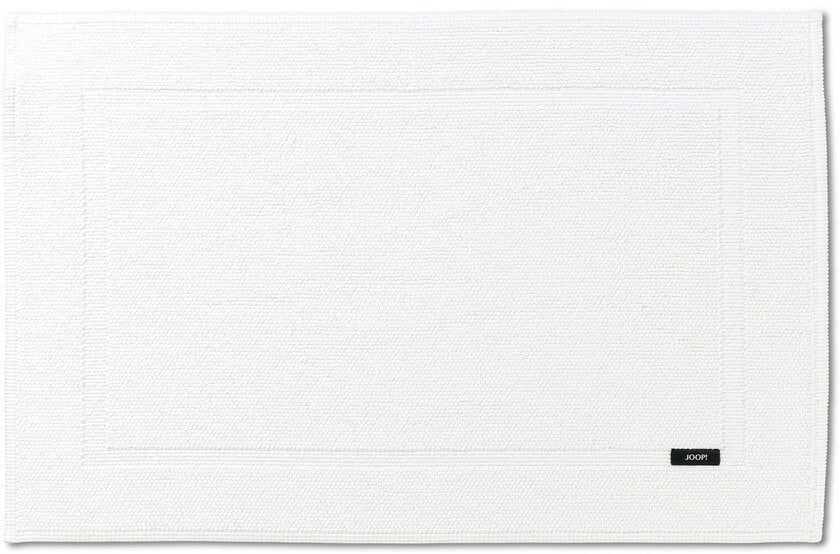Strahlendes Weiß für Ihr Bad: Der "Joop!" Badteppich/Vorleger "Pearl" aus Baumwolle in der Farbe "Weiß" bringt Helligkeit und Eleganz in Ihr Badezimmer.
