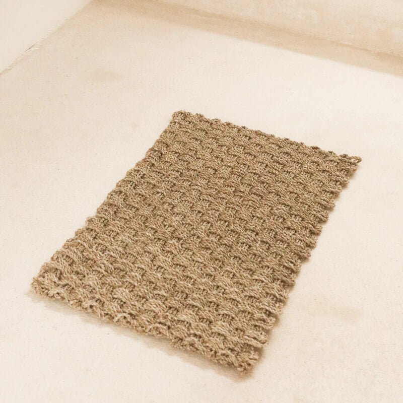 Kleiner Teppich "Nirama" aus Seegras: Der Naturfaser-Vorleger ist ein praktischer Teppich.