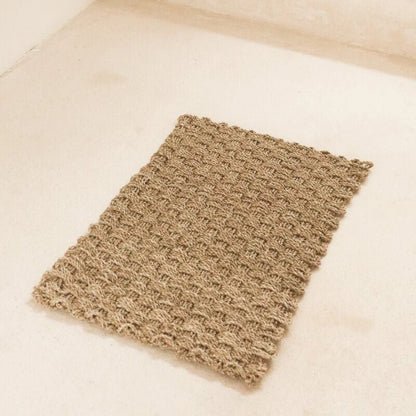 Kleiner Teppich "Nirama" aus Seegras: Der Naturfaser-Vorleger ist ein praktischer Teppich.