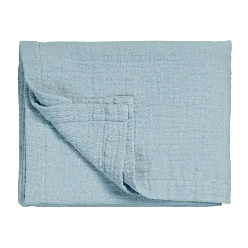Leichte Tagesdecke Vandyck Pure 68 in Powder Blue, gefalteter Bettüberwurf mit feiner Webstruktur und breitem Saum
