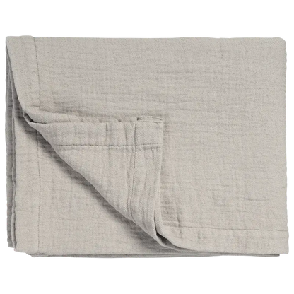 Leichte Tagesdecke Vandyck Pure 68 in Stone Grau, gefalteter Bettüberwurf mit feiner Webstruktur und breitem Saum
