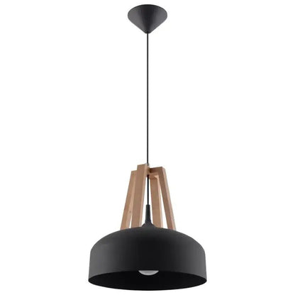 Schwarze CASCO Pendelleuchten mit Holz-Akzent über einem modernen Essbereich – ideale Beleuchtung für Esszimmer, offene Küche oder Café-Interieur.