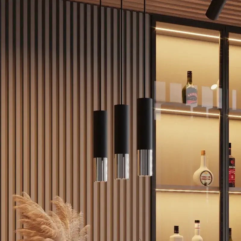 Chrom-Detail der Pendelleuchte 3-flammig schwarz – Zylinderform der LOOPEZ Lampe