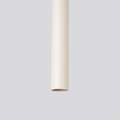 Detailansicht der beigen Pendelleuchte Pastello mit matter Oberfläche und klarer Zylinderform im modernen Designstil