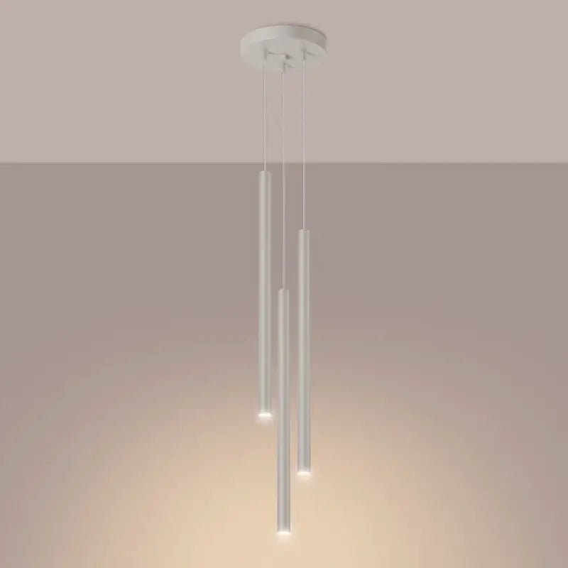 3-flammige Pendelleuchte Pastello in Beige mit eingeschaltetem Licht – warme, indirekte Beleuchtung im modernen Interieur