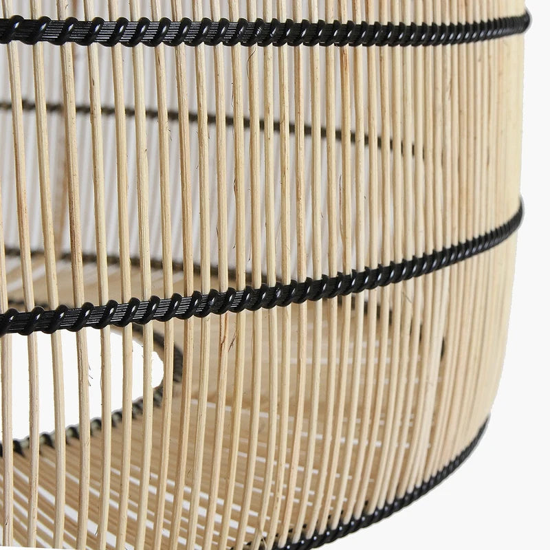 Rattan-Pendelleuchte Stella, 61 cm, Nahaufnahme des handgeflochtenen Schirms im Boho-Stil
