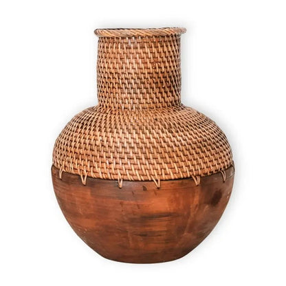 Rattan Vase Kamari als freigestelltes Produktfoto aus Rattan und Holz