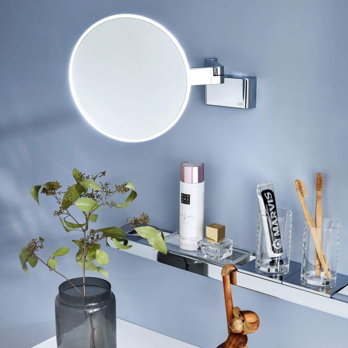 Moderner LED-Schminkspiegel von Emco mit 3-5facher Vergrößerung: Klare Sicht für Ihr perfektes Styling – dieser Schminkspiegel von Emco ist ein moderner und praktischer Helfer.