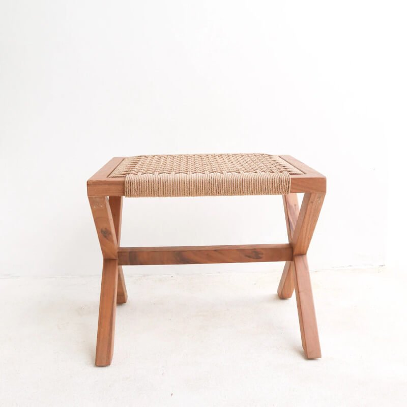 Sitzhocker "Indra": Der Holzhocker/Dekohocker mit Geflecht ist ein stilvoller Hocker.